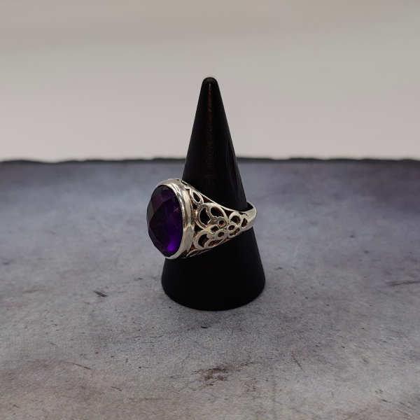 Anillo vintage con circonita lila