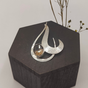 Colgante estilo vintage de plata con circonita