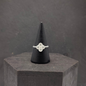 Anillo de Plata con Flor Van Cleef y Circonitas T:15