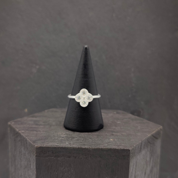 Anillo de Plata con Flor Van Cleef y Circonitas T:15