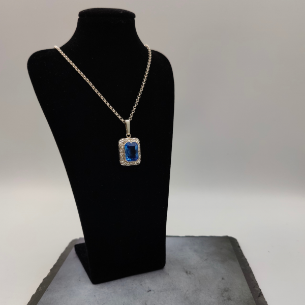 Colgante vintage con piedra topacio azul