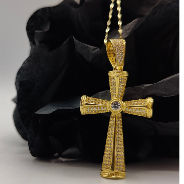Colgante Cruz Relleno de Circonitas con una Grande en el Centro en Oro de 18k