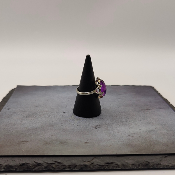 Anillo flor con piedra amatista en medio