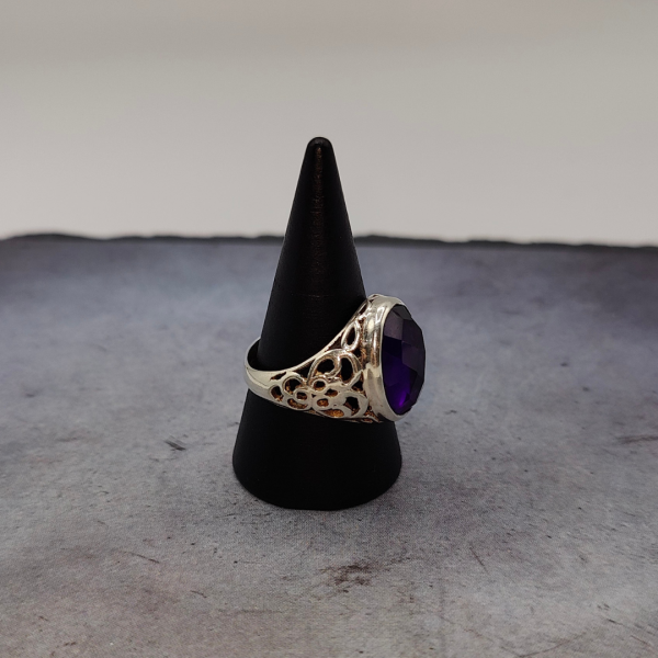 Anillo vintage con circonita lila