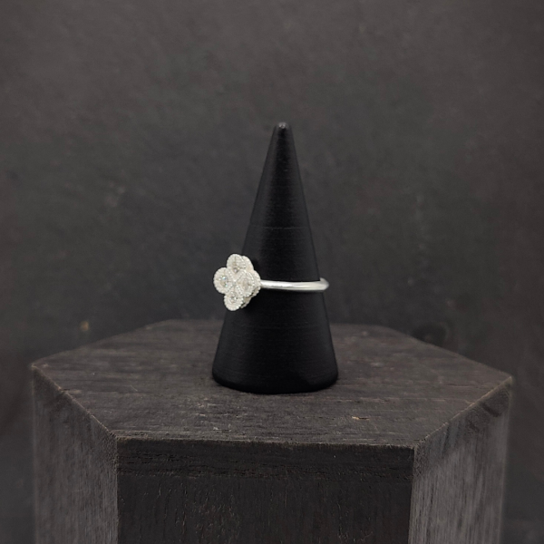 Anillo de Plata con Flor Van Cleef y Circonitas T:15