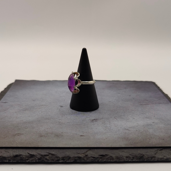 Anillo flor con piedra amatista en medio
