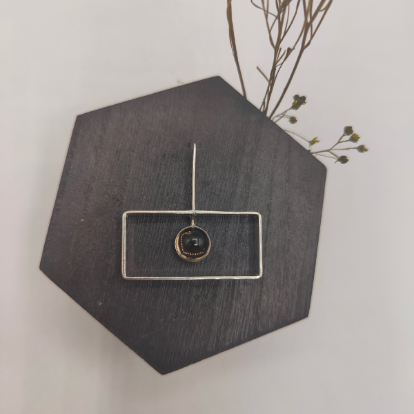 Colgante rectangular con una circonita redonda