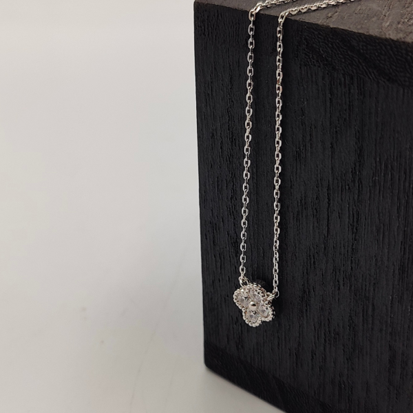 Collar Flor Van Cleef rellena de circonitas