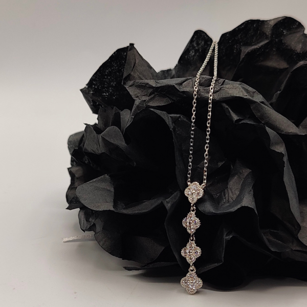 Collar de Cuatro Flores van cleef
