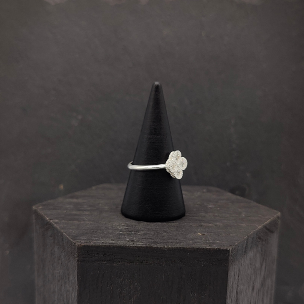 Anillo de Plata con Flor Van Cleef y Circonitas T:15