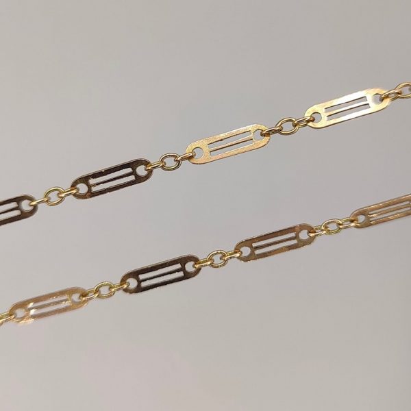 Collar Largo de Oro 18K: Versatilidad y Elegancia en Cada Vuelta