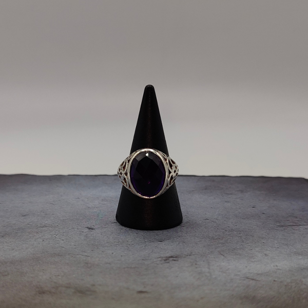 Anillo vintage con circonita lila
