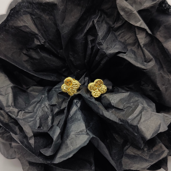 " Pendientes Van Cleef en Plata Dorada con Nácar y Piedra Ónix"