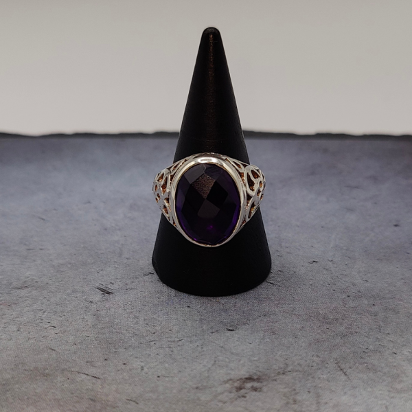 Anillo vintage con circonita lila