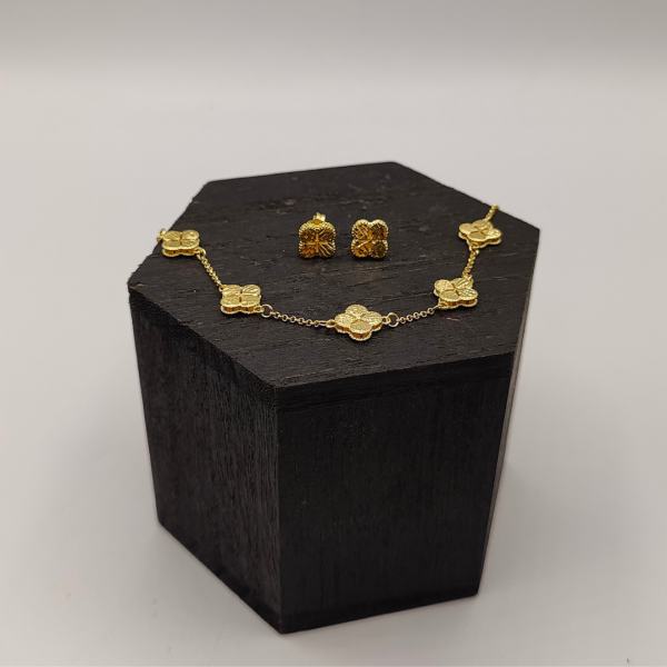 " Pendientes Van Cleef en Plata Dorada con Nácar y Piedra Ónix"