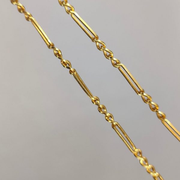 Cadena Fígaro 60 cm y 4 mm de Oro 18K: Distinción y Estilo Atemporal