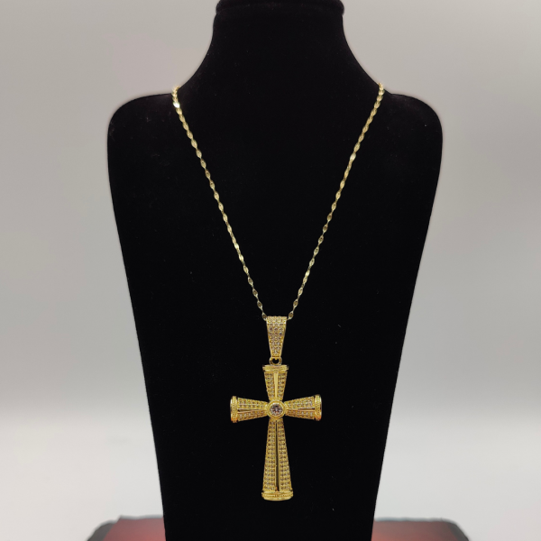 Colgante Cruz Relleno de Circonitas con una Grande en el Centro en Oro de 18k
