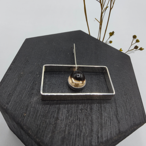 Colgante rectangular con una circonita redonda