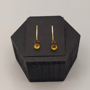 Pendientes colgados con circonita naranja en forma de gota y oro de 18k