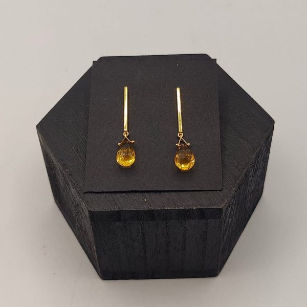 Pendientes colgados con circonita naranja en forma de gota y oro de 18k
