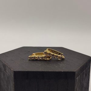 Pendiente botón de oro de 18k recubierto de circonitas