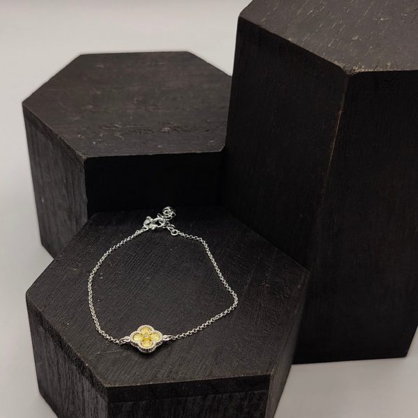 Pulsera con Flor Van Cleef en Plata Chapada en Oro"
