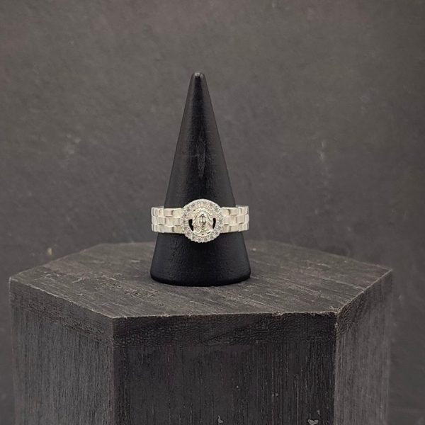 Anillo Correa con Símbolo Estilo Versace y Circonitas