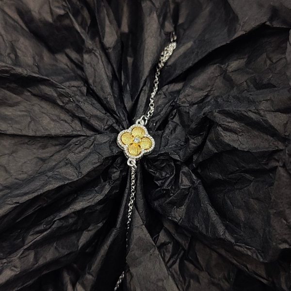 " Pulsera con Flor Van Cleef en Plata Chapada en Oro"