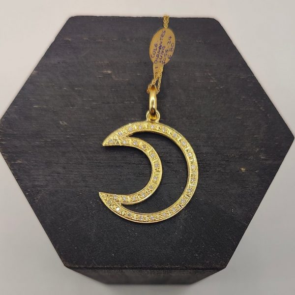Colgante luna recubierto de diamantes