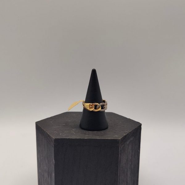 Anillo Estilo Corona Abierta en Oro de 18K