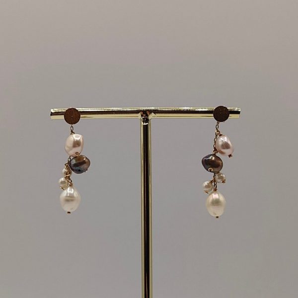 Pendientes colgantes con perlas y oro de 18k