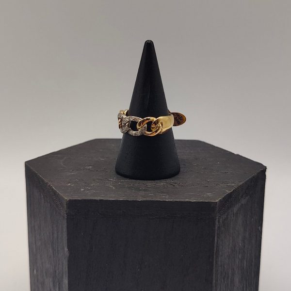 Anillo Estilo Corona Abierta en Oro de 18K
