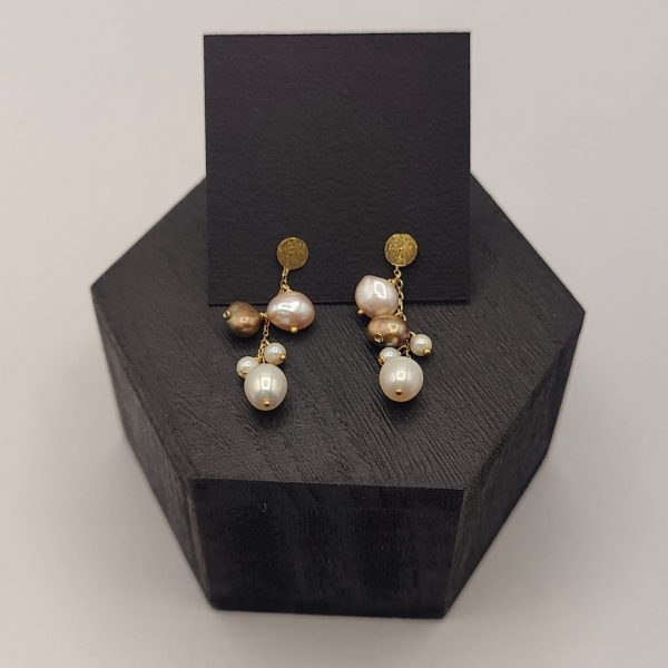 Pendientes colgantes con perlas y oro de 18k