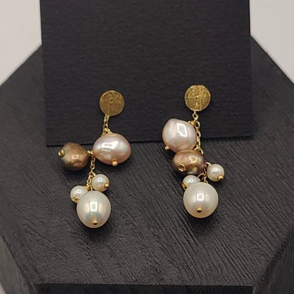 Pendientes colgantes con perlas y oro de 18k