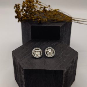 Pendiente cara estilo Versace con circonitas enmarcando la figura y plata
