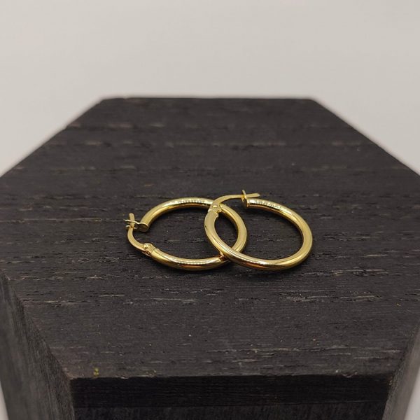 " Pendiente aro clásico de 20 mm de diámetro y 1 mm de ancho en oro de 18k"
