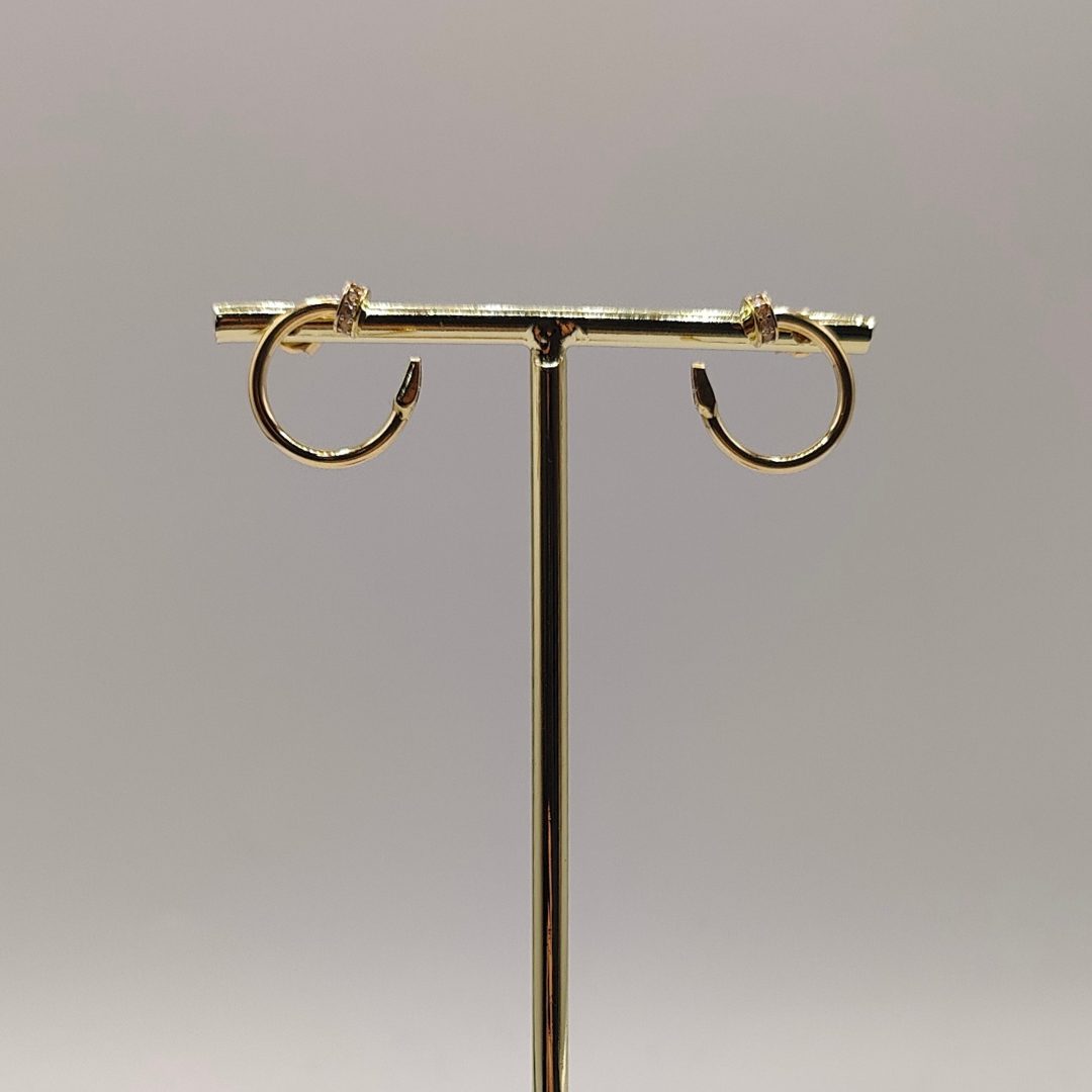Pendiente aro clavo con circonitas estilo Cartier en oro de 18k