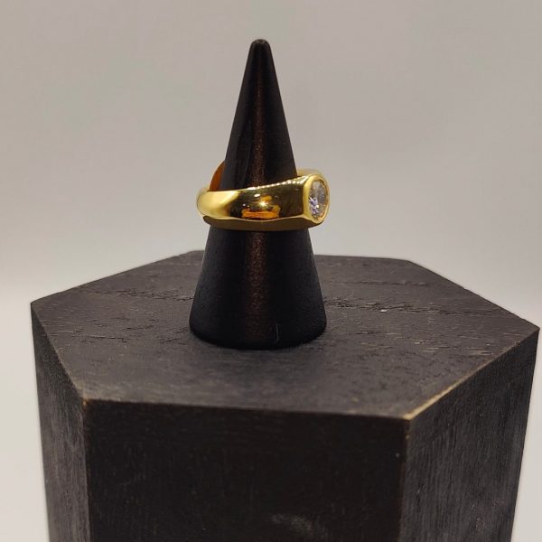 Anillo Solitario en Oro 18K con Diamante