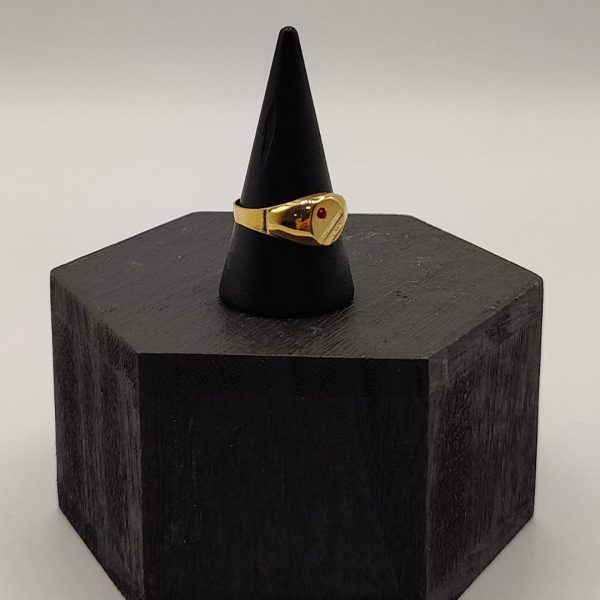 " Anillo Sello Redondo con Circonita Roja, Ideal para Meñique en Oro de 18K"