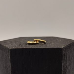 Pendiente aro redondeado estilo Versace de 12 mm de diámetro en oro de 18k