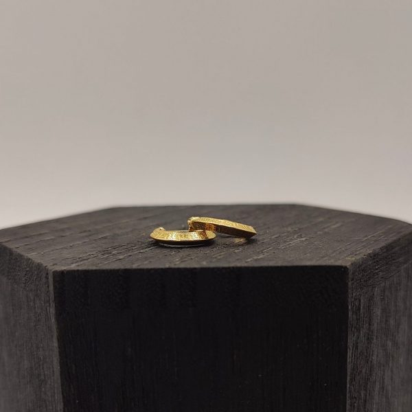 Pendiente aro redondeado estilo Versace de 12 mm de diámetro en oro de 18k