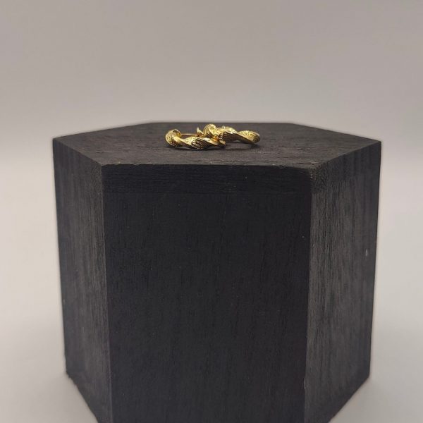 Pendiente aro rizado estilo Versace de 15 mm de diámetro en oro de 18k