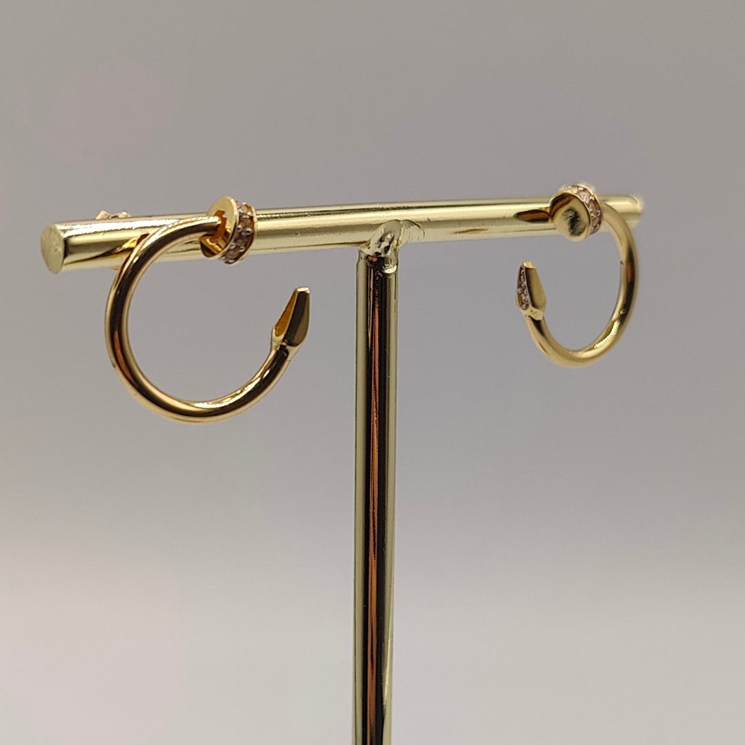 Pendiente aro clavo con circonitas estilo Cartier en oro de 18k