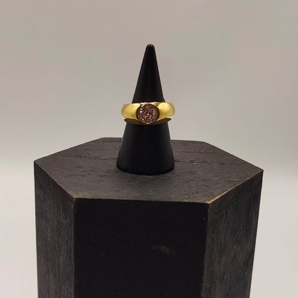 Anillo Solitario en Oro 18K con Diamante
