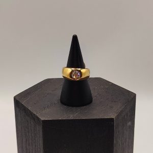 Anillo Solitario en Oro 18K con Diamante