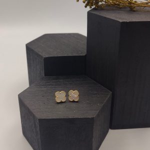 Pendiente flor estilo Van Cleef de nácar y oro de 18k