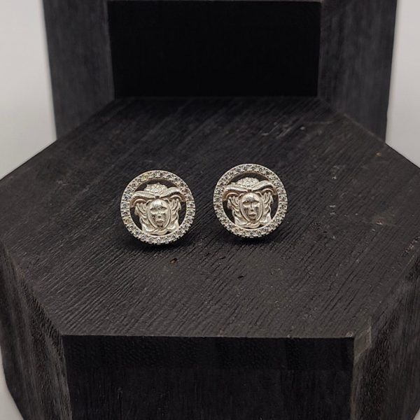 Pendiente cara estilo Versace con circonitas enmarcando la figura y plata