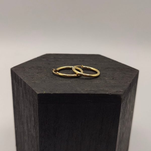 " Pendiente aro clásico de 20 mm de diámetro y 1 mm de ancho en oro de 18k"