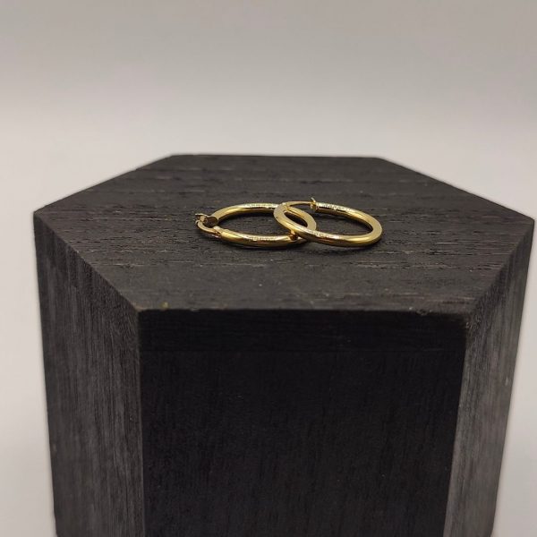 " Pendiente aro clásico de 20 mm de diámetro y 2 mm de ancho en oro de 18k "