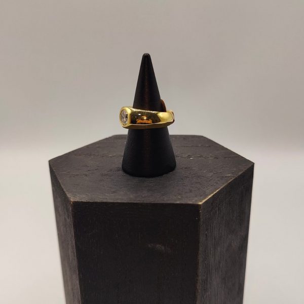 Anillo Solitario en Oro 18K con Diamante